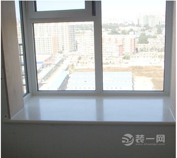 窗台是我们日常生活中经常使用但是又是最容易忽略的地方,家居装修中,窗台的装修不可忽略,需要选择合适的窗台板来装饰窗台。下面,广州装修小编就为大家介绍下窗台板方面的相关知识,一起看看吧! Part1:窗台板是什么 窗台板,就是装饰窗台用的板子,可以是木工用夹板、饰面板做成木饰面的形式,也可以是用水泥、石材做的窗台。