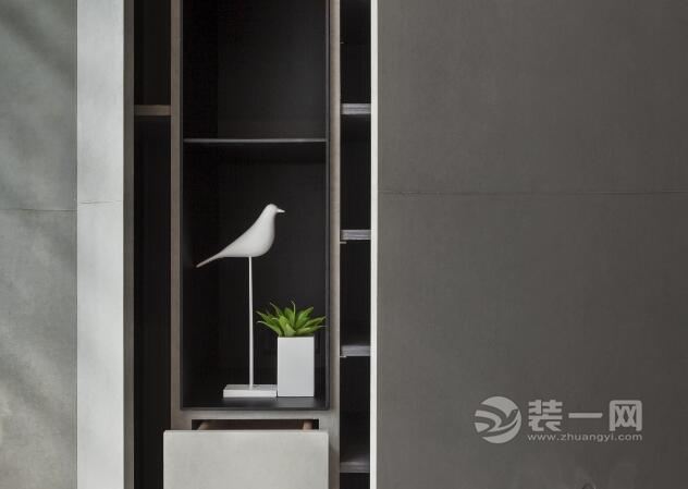 合肥装修公司的设计师在这款案例当中非常用心,看似不经意的安排,却又处处让人留步、惊喜。将书房隔墙拆除,让前后窗对流无碍,更利于通风。 水泥粉光的玄关地面与清水模主墙平稳而厚实,搭配木纹勾勒质朴样貌。 生活空间藉由隐藏式设计保有收纳的实用功能,也能大幅提昇质感,提供变化的可能性!